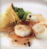 Capesante con misticanza aromatica