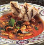 Zuppa di cozze con crostini all'aglio