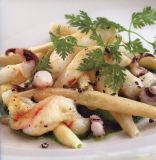 Maccheroni ai frutti di mare con salsa di bietole
