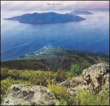 フォッサ・デッレ・フェルチ山頂から見るリパリ島とヴルカノ島